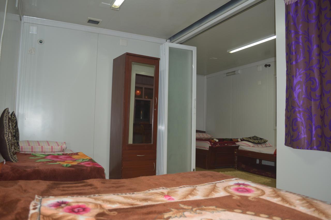 Myspace Holiday Inn 乌提 外观 照片